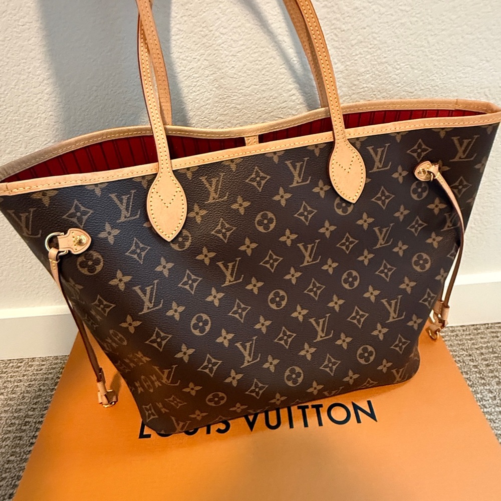 Louis Vuitton Neverfull MM Brown Monogram Tote Bag - Picture 7 of 9